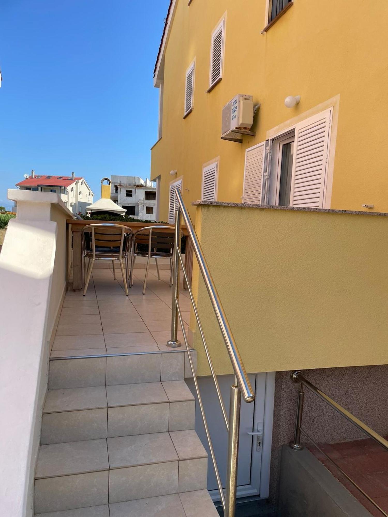 Apartments Iva Povljana Bagian luar foto