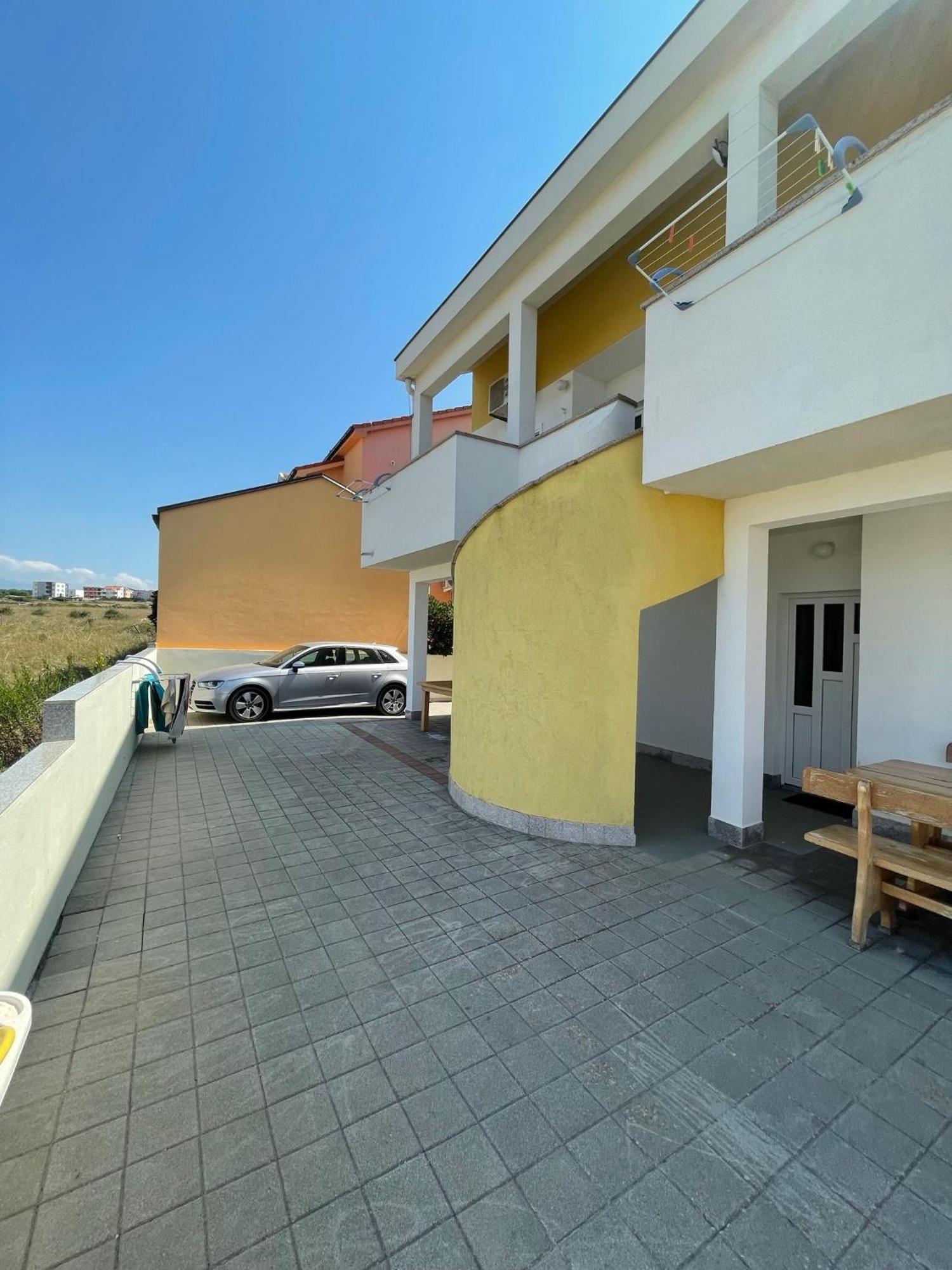 Apartments Iva Povljana Bagian luar foto