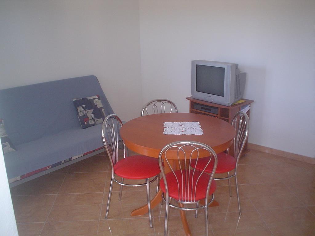 Apartments Iva Povljana Ruang foto