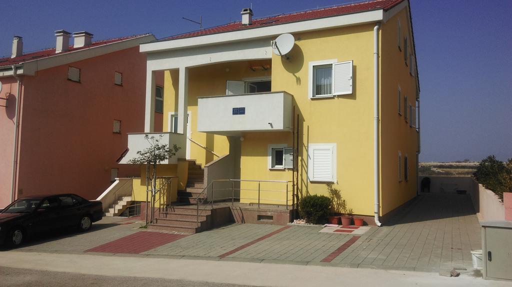 Apartments Iva Povljana Ruang foto