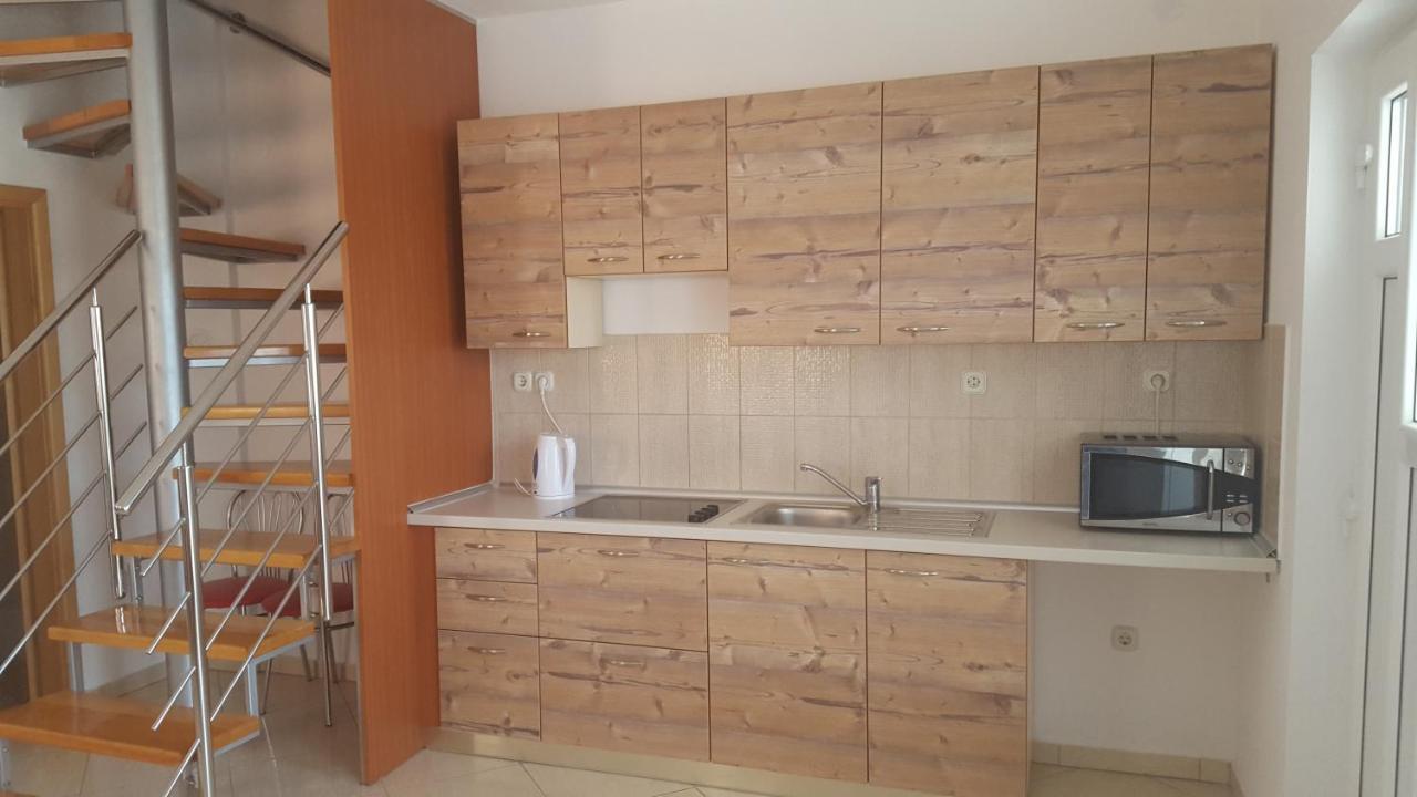Apartments Iva Povljana Bagian luar foto
