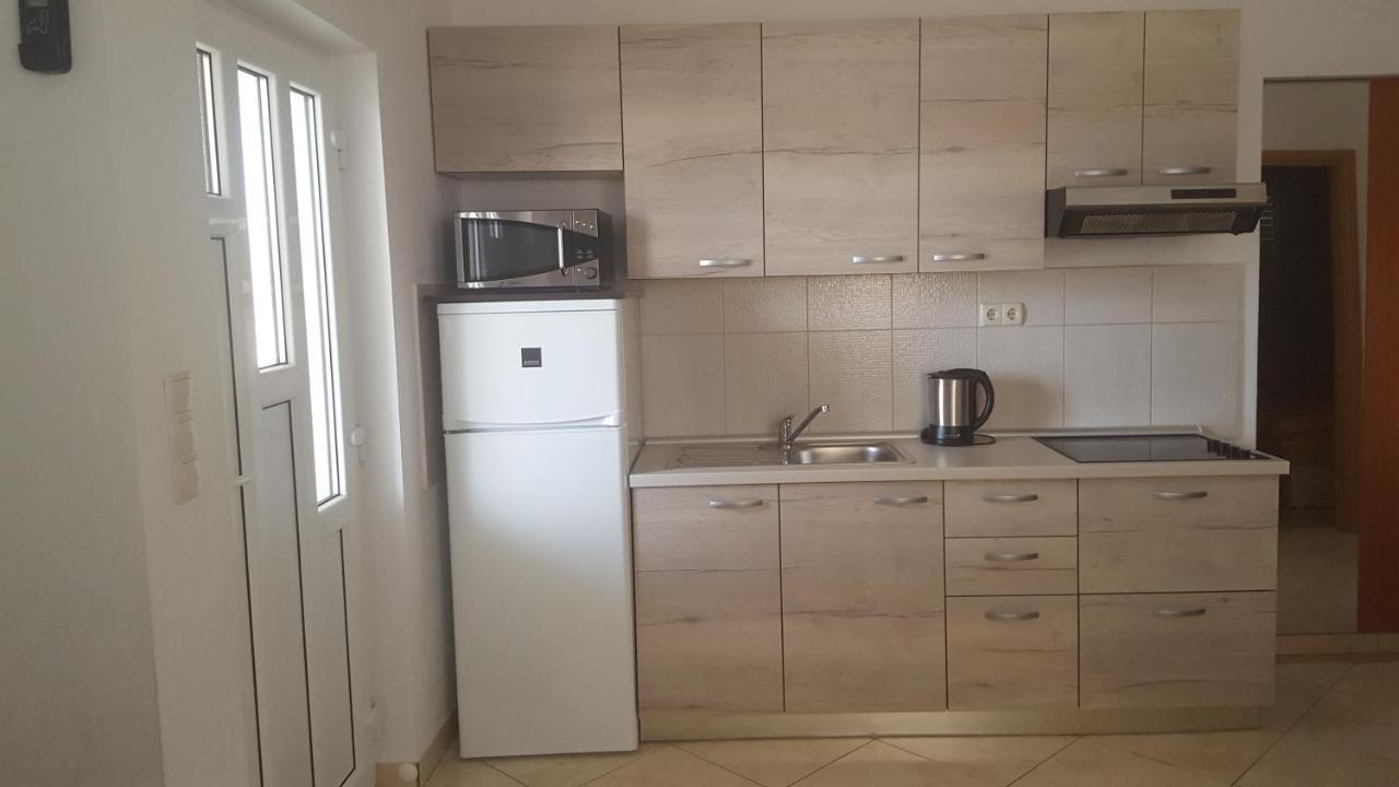 Apartments Iva Povljana Bagian luar foto
