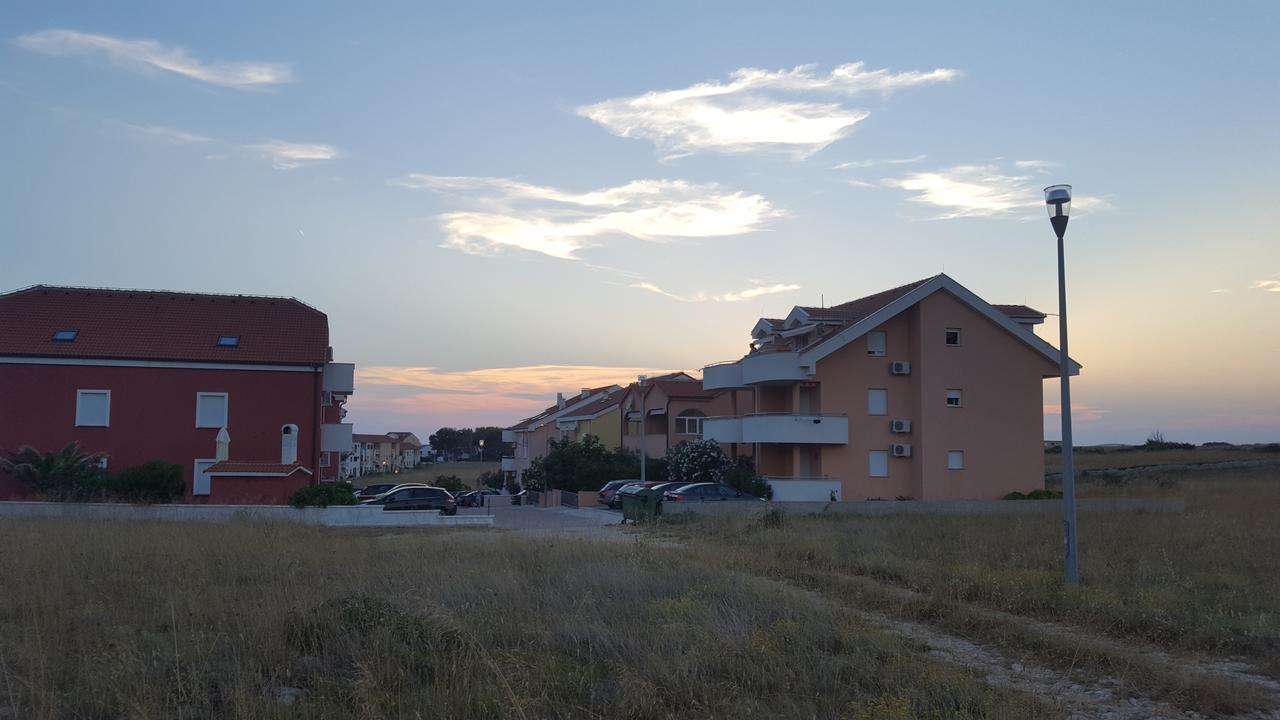 Apartments Iva Povljana Bagian luar foto